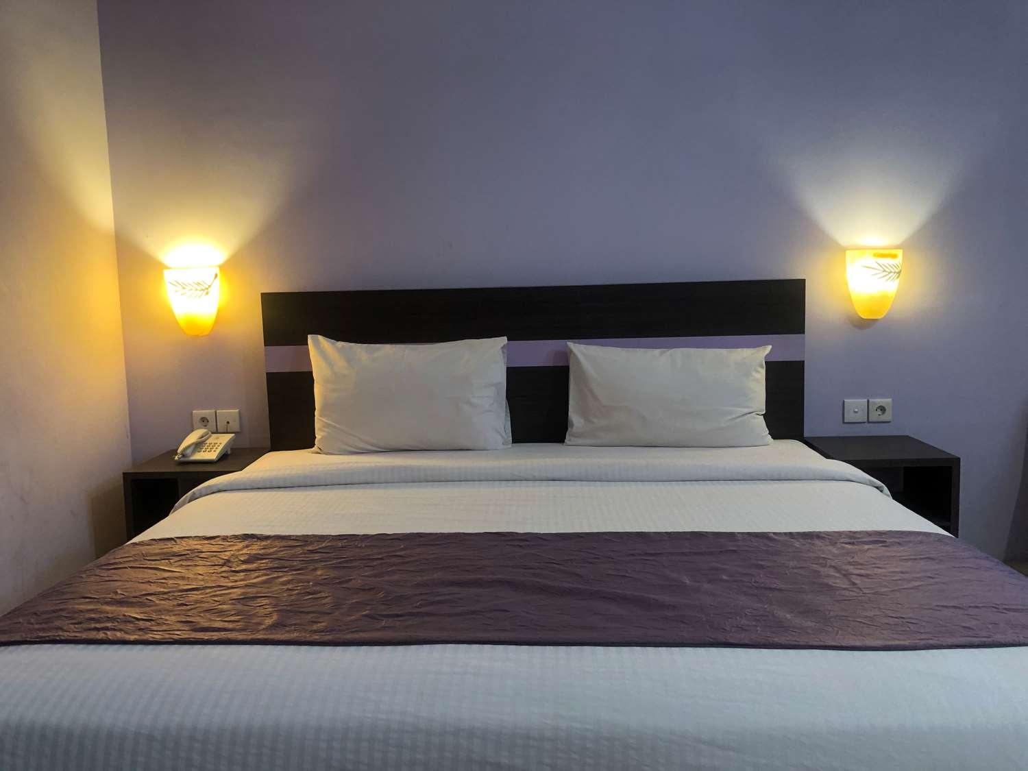 Kyriad Sadurengas Hotel Tanah Grogot Exteriör bild