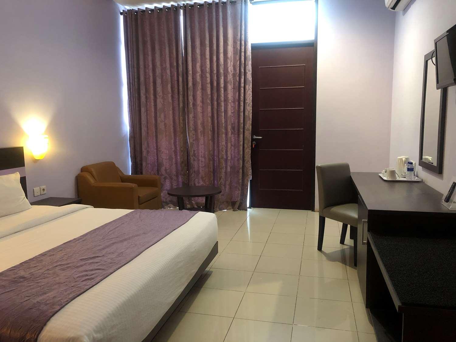 Kyriad Sadurengas Hotel Tanah Grogot Exteriör bild