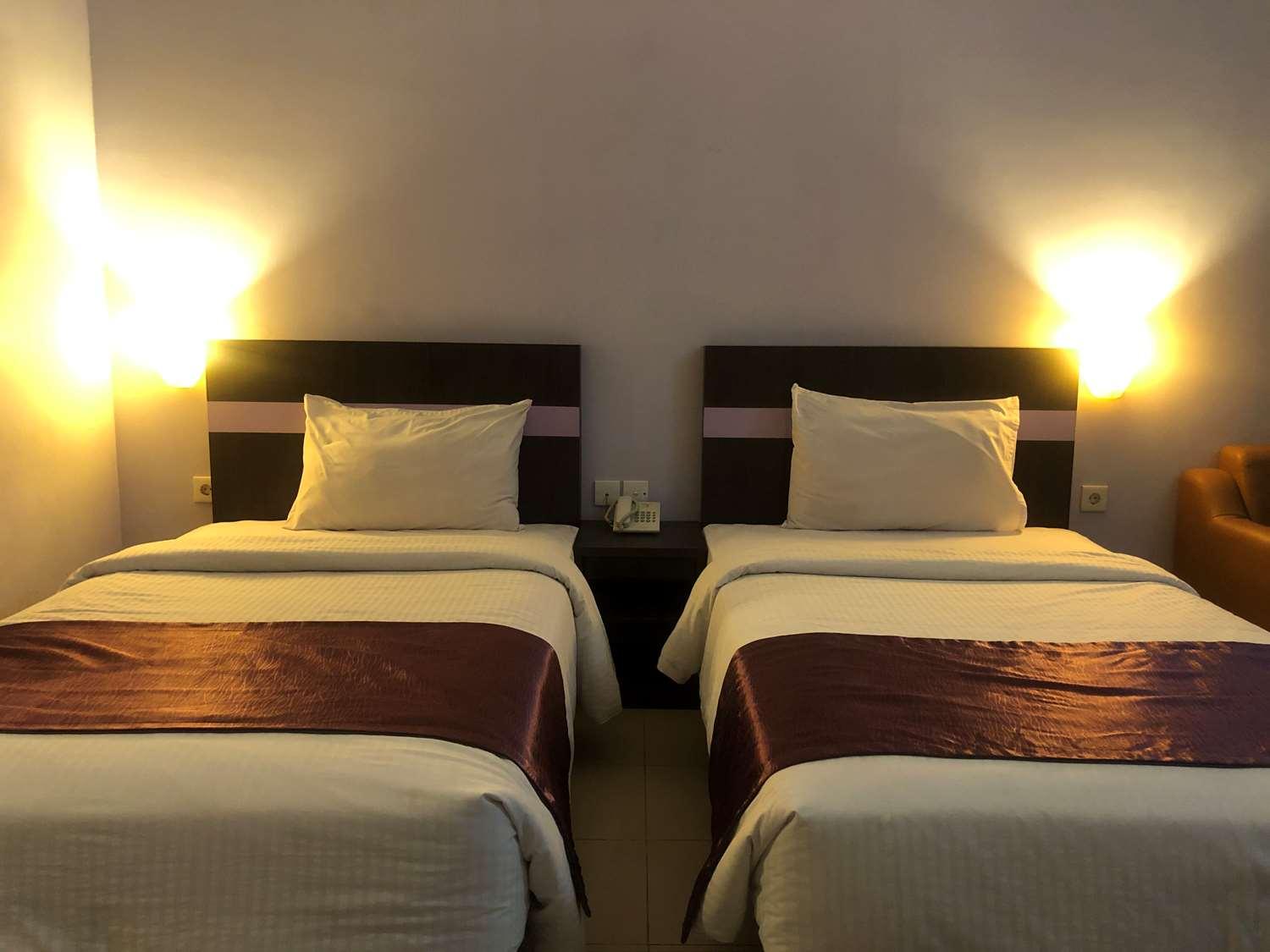 Kyriad Sadurengas Hotel Tanah Grogot Exteriör bild