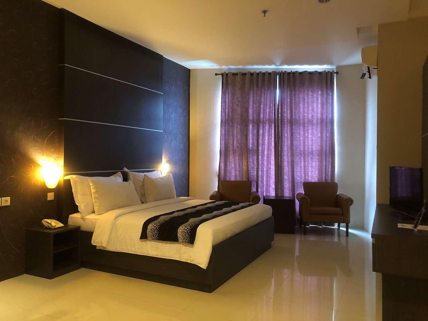 Kyriad Sadurengas Hotel Tanah Grogot Exteriör bild