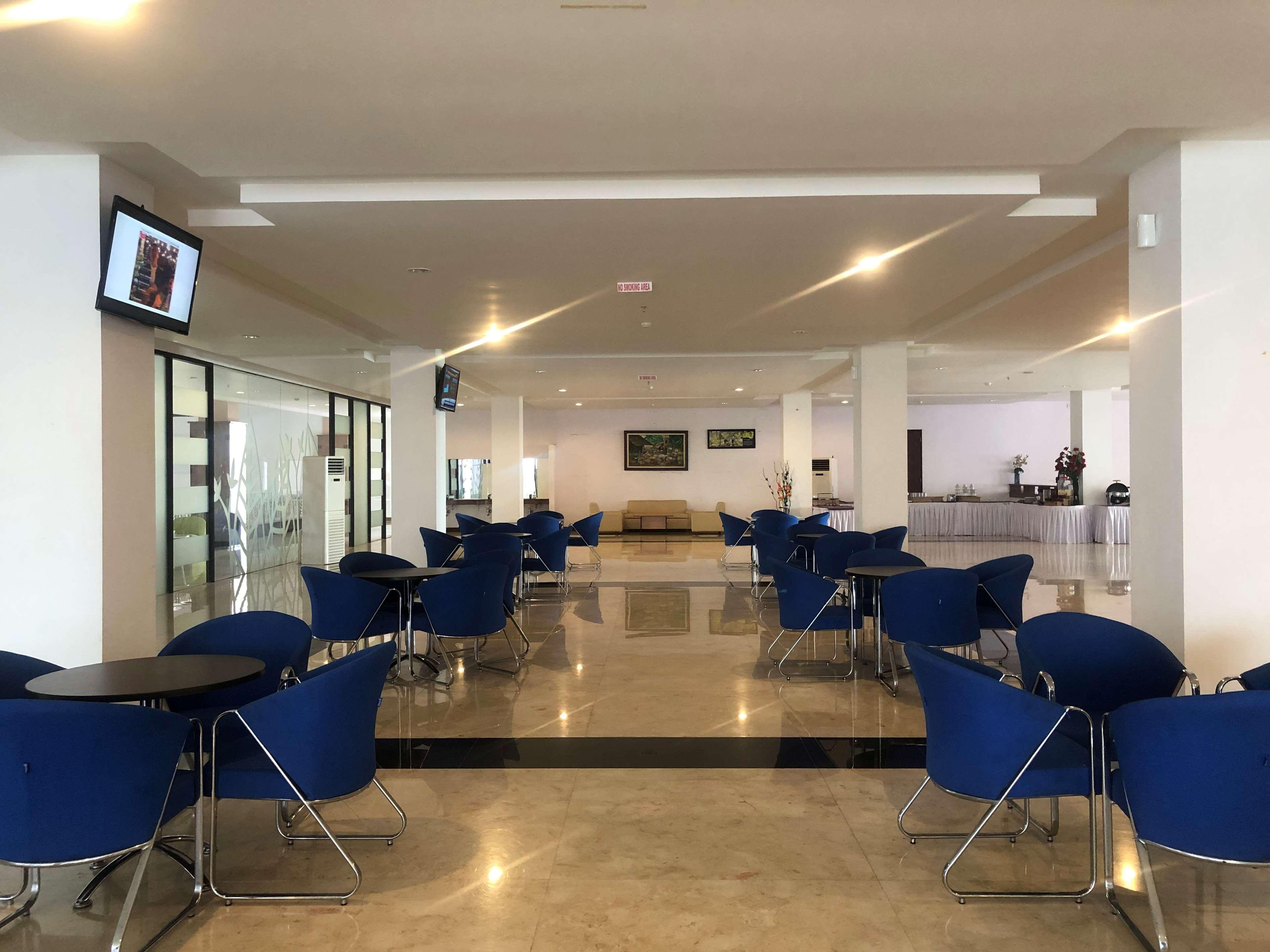 Kyriad Sadurengas Hotel Tanah Grogot Exteriör bild