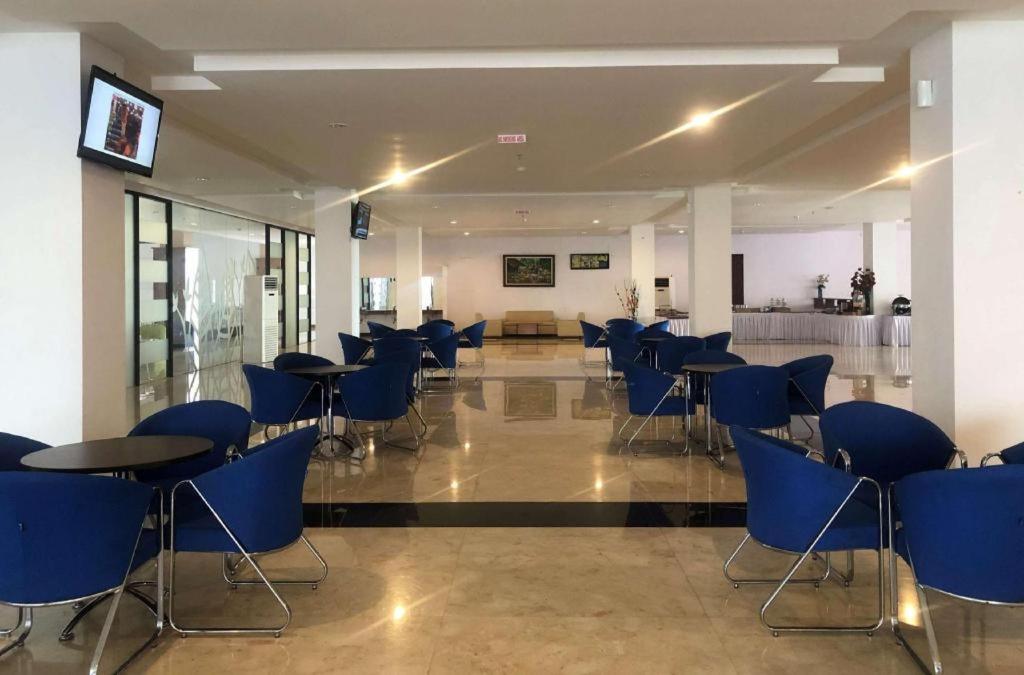 Kyriad Sadurengas Hotel Tanah Grogot Exteriör bild