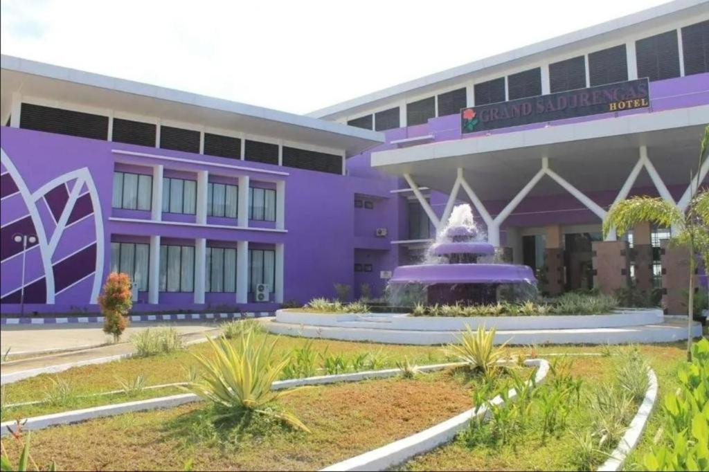 Kyriad Sadurengas Hotel Tanah Grogot Exteriör bild