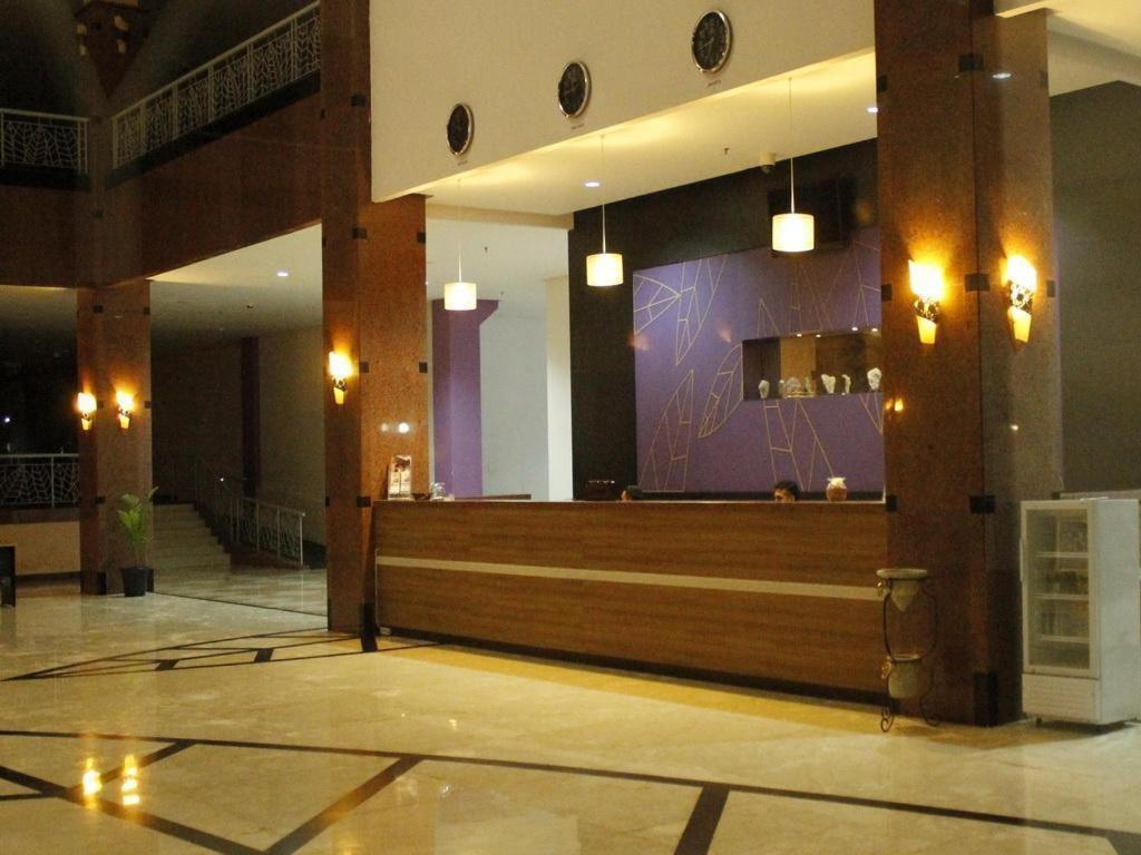 Kyriad Sadurengas Hotel Tanah Grogot Exteriör bild