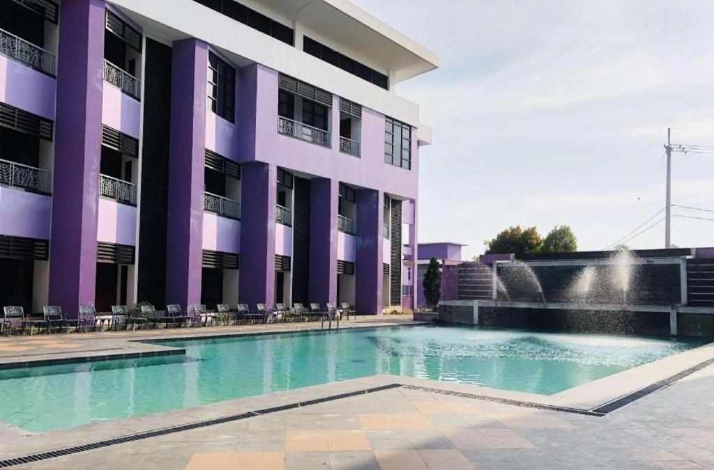 Kyriad Sadurengas Hotel Tanah Grogot Exteriör bild
